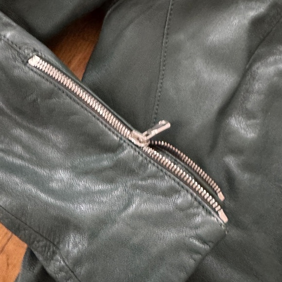 Brogden Women Green Leather Jacket - Picture 5 of 15